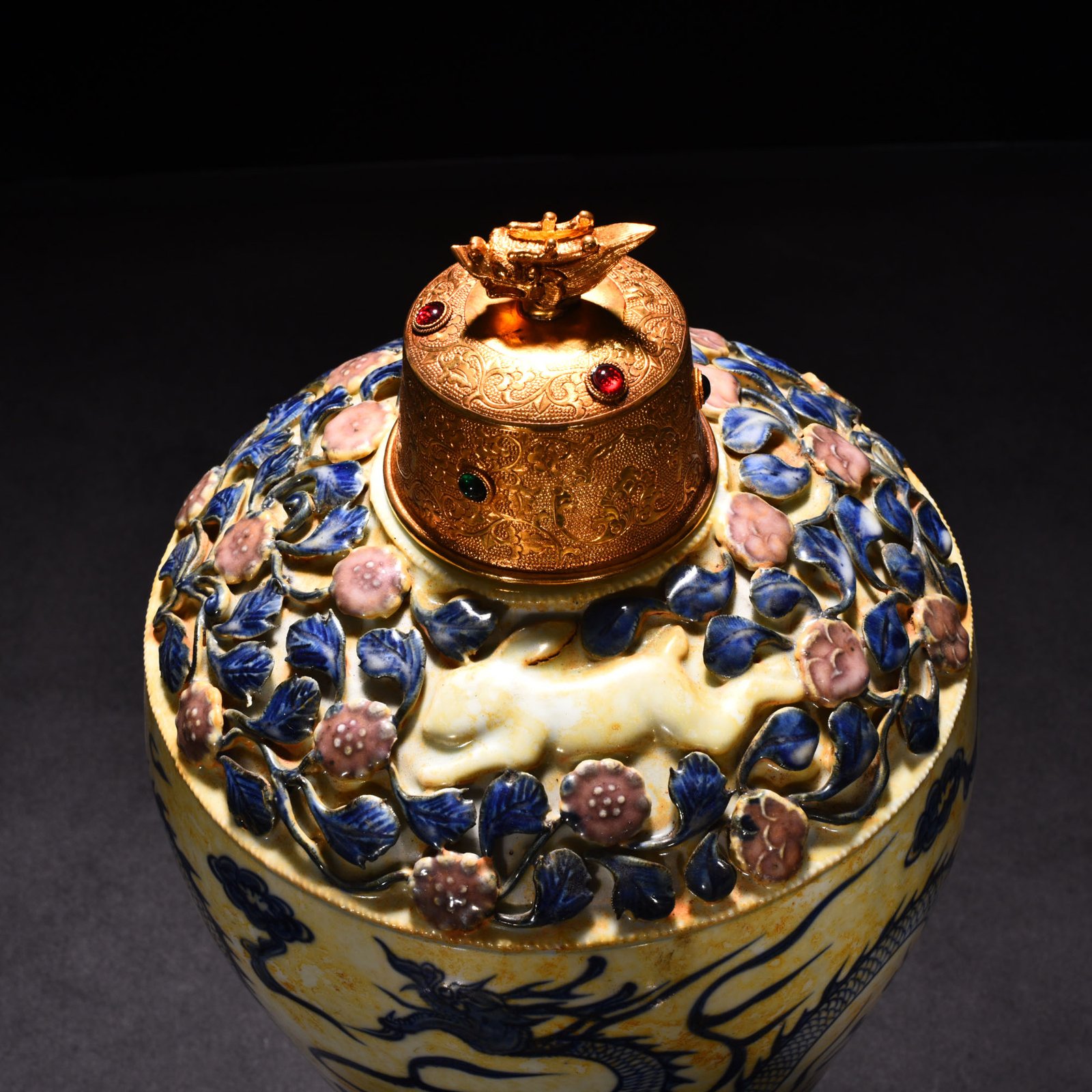 Yuan Dynasty blue and white underglaze red plum vase with cloud and dragon pattern