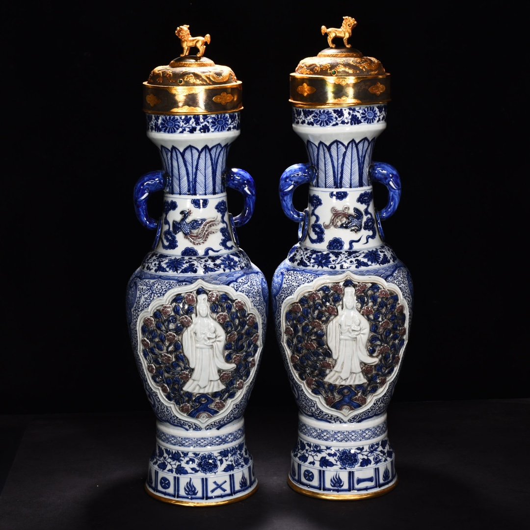 Yuan Dynasty blue and white underglaze red pinched flowers elephant ear vase