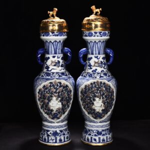 Yuan Dynasty blue and white underglaze red pinched flower vase