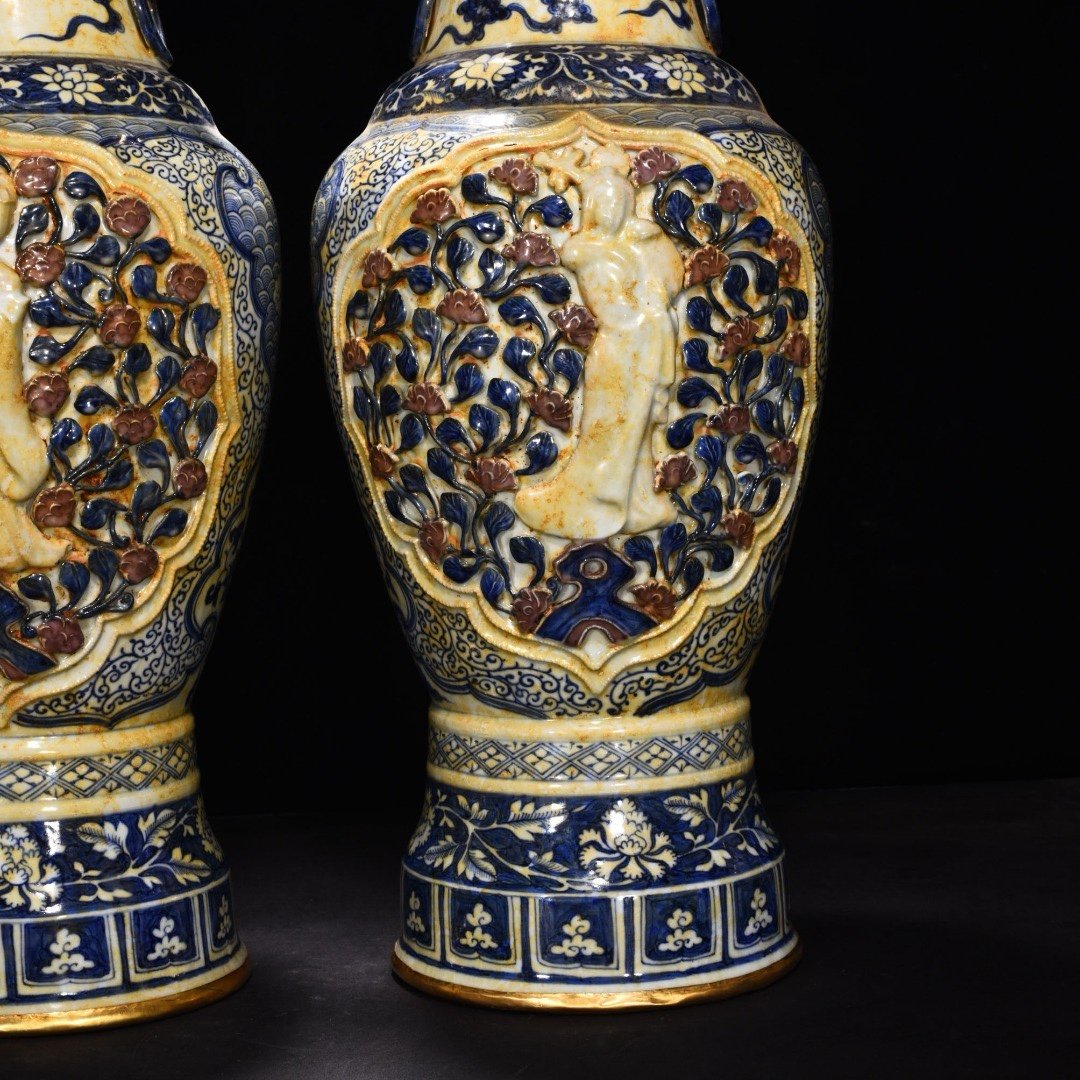 Yuan Dynasty blue and white underglaze red pinched flower vase chiseled gilt inlaid with gems