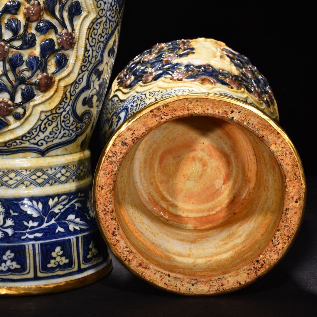 Yuan Dynasty blue and white underglaze red pinched flower vase chiseled gilt inlaid with gems