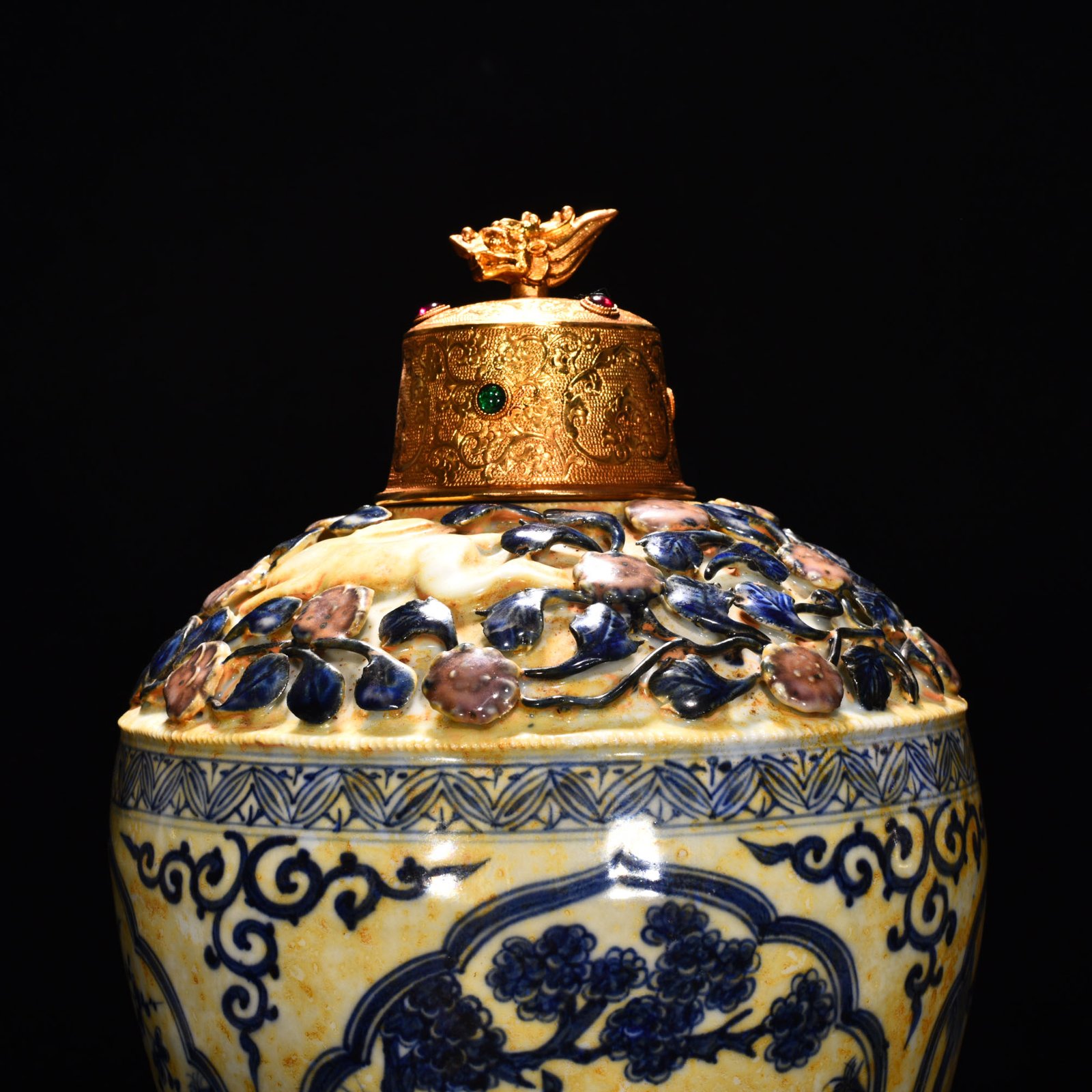 Yuan Dynasty blue and white underglaze red pinched flower plum vase