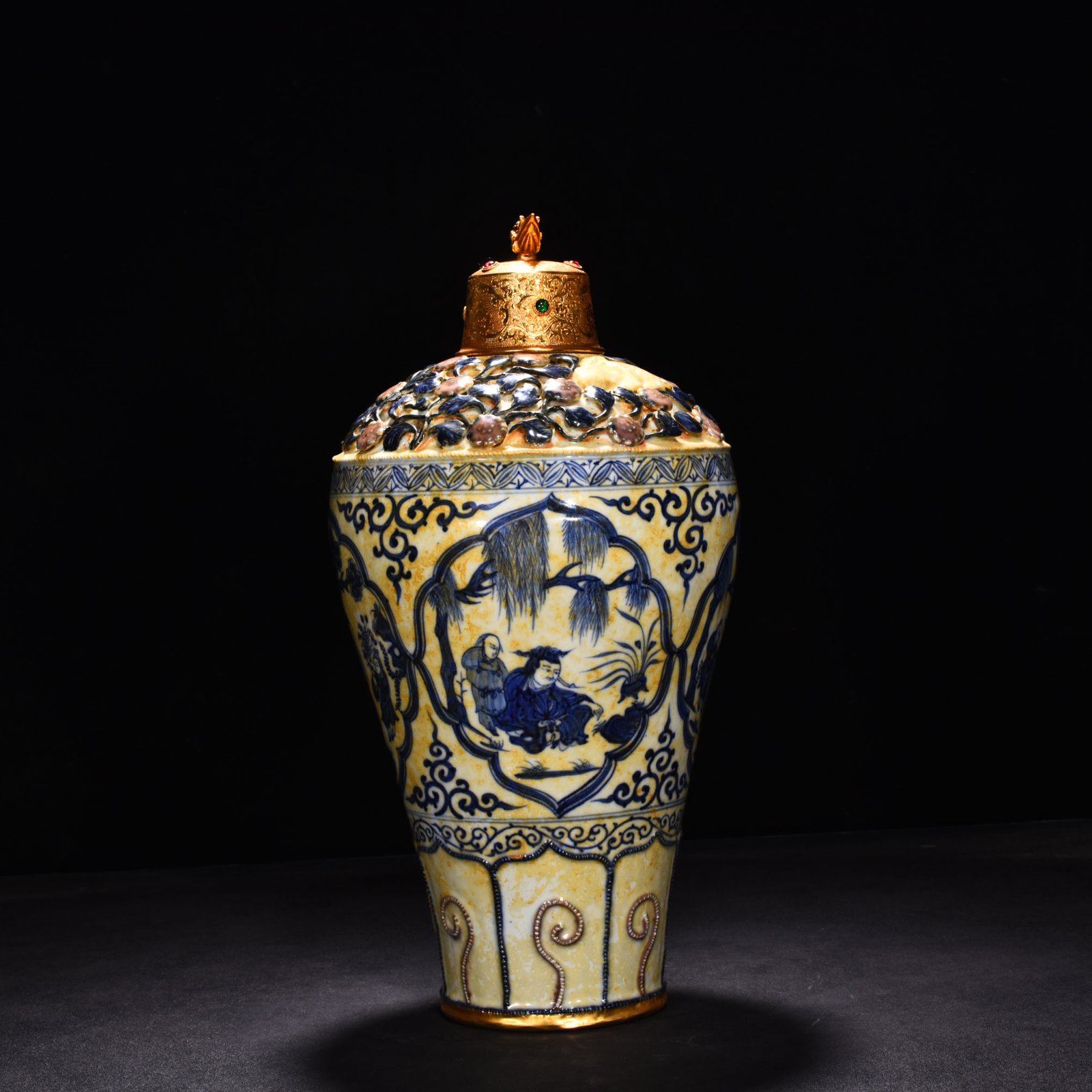 Yuan Dynasty blue and white underglaze red pinched flower plum vase