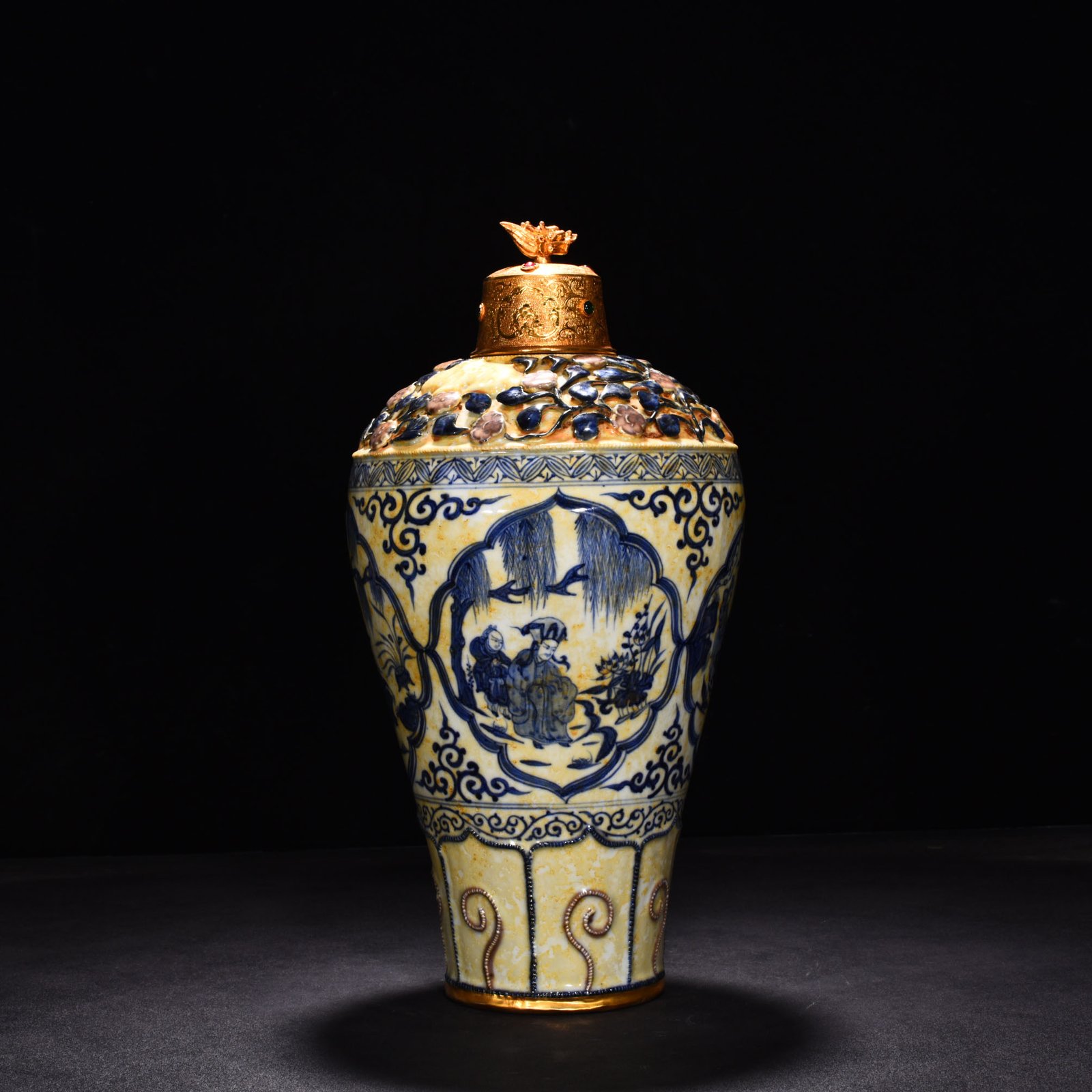 Yuan Dynasty blue and white underglaze red pinched flower plum vase