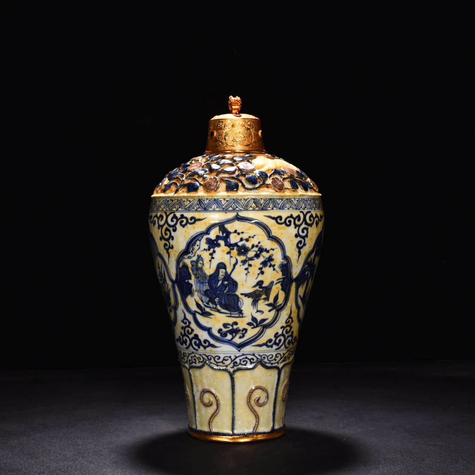 Yuan Dynasty blue and white underglaze red pinched flower plum vase