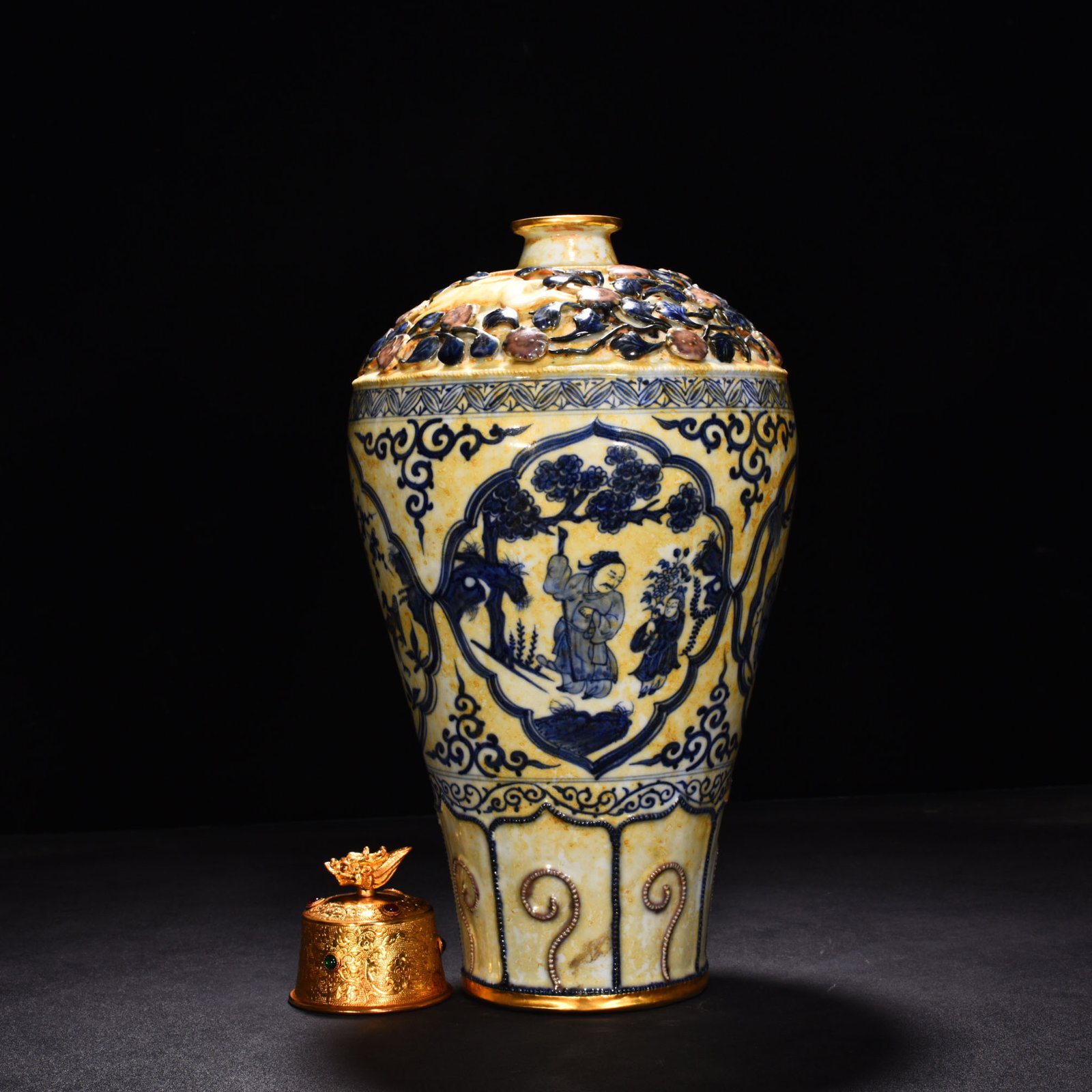 Yuan Dynasty blue and white underglaze red pinched flower plum vase