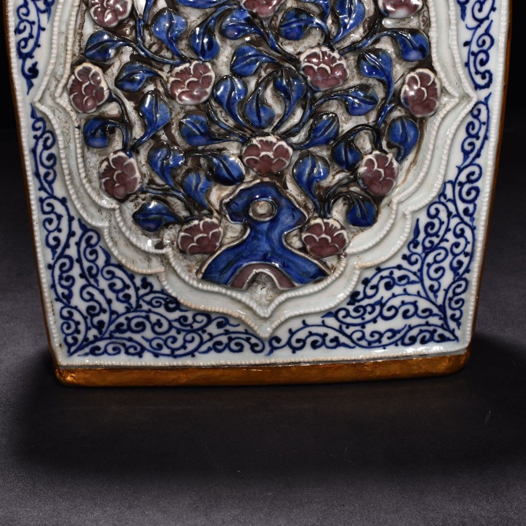 Yuan Dynasty blue and white underglaze red pinch flower flat vase