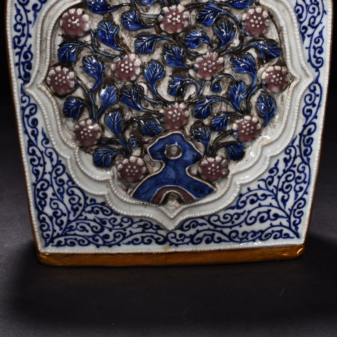 Yuan Dynasty blue and white underglaze red pinch flower flat vase