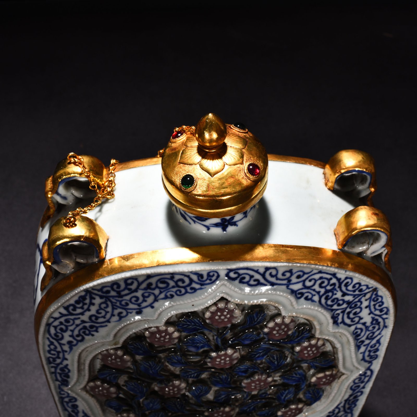 Yuan Dynasty blue and white underglaze red pinch flower flat vase
