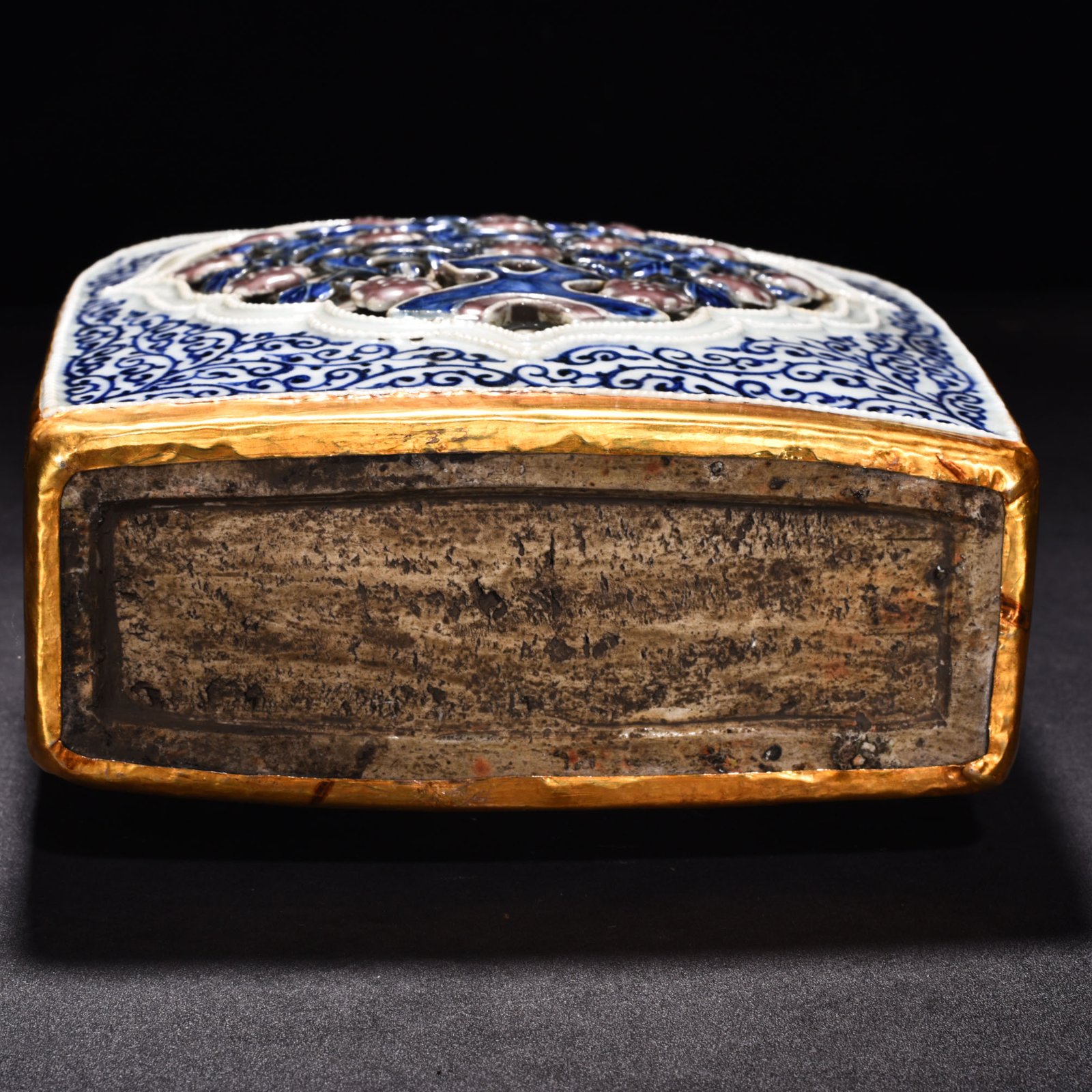 Yuan Dynasty blue and white underglaze red pinch flower flat vase
