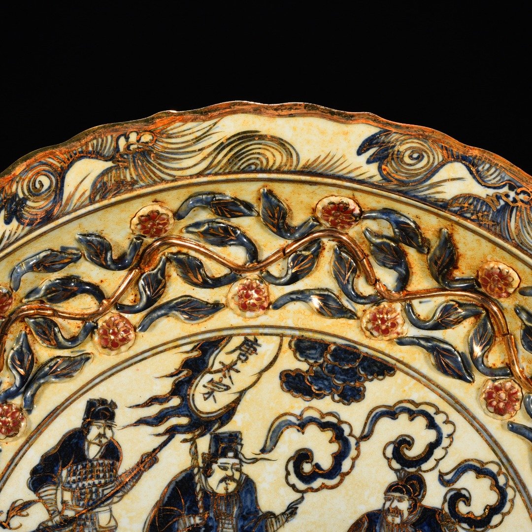 Yuan Dynasty blue and white underglaze red plate with gilt pattern and Tang Taizong figure