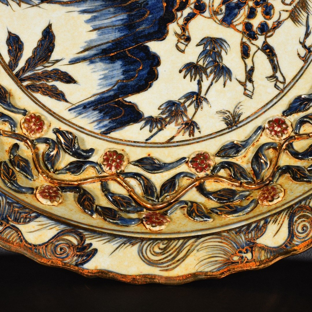 Yuan Dynasty blue and white underglaze red plate with gilt pattern and Tang Taizong figure