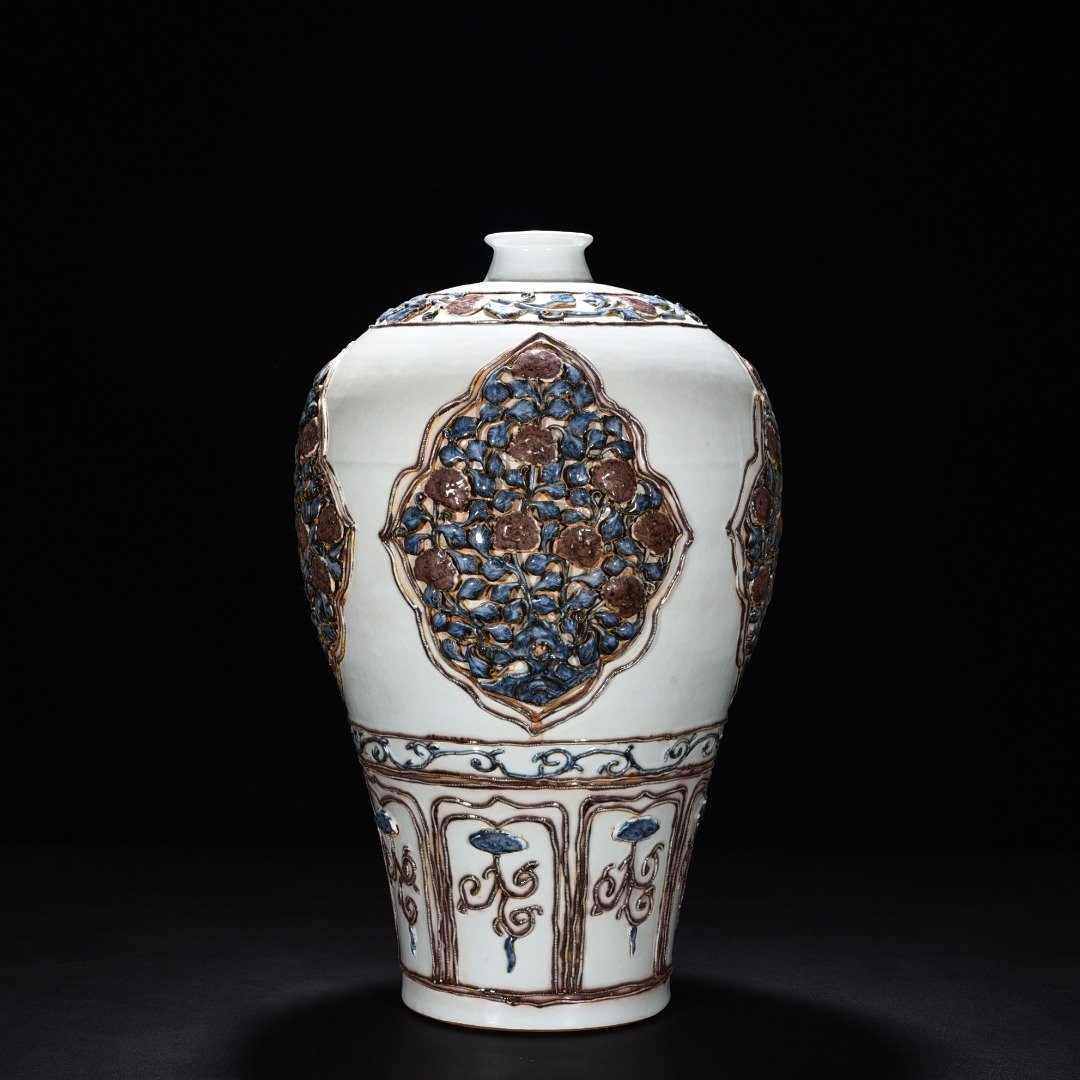 Yuan Dynasty blue and white underglaze red plum vase with floral pattern