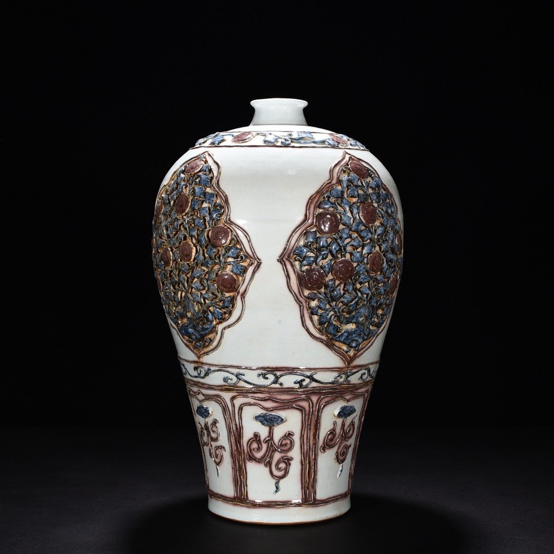 Yuan Dynasty blue and white underglaze red plum vase with floral pattern