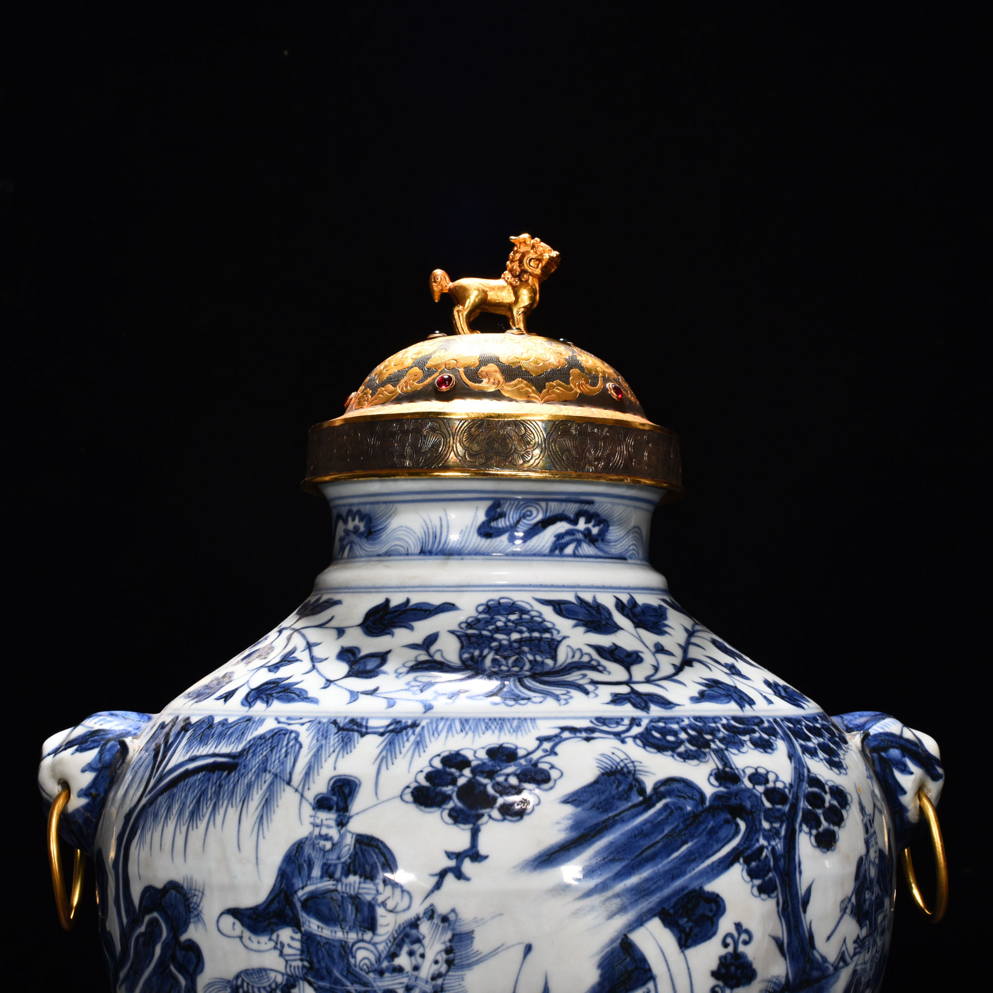 Yuan Dynasty blue and white figure pattern animal head jar