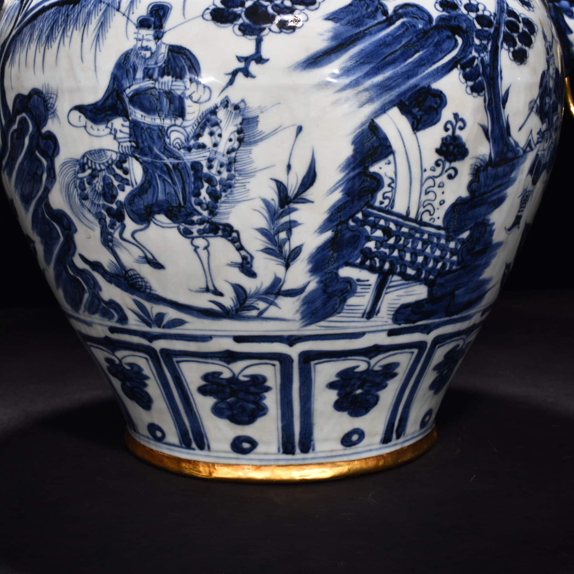 Yuan Dynasty blue and white figure pattern animal head jar