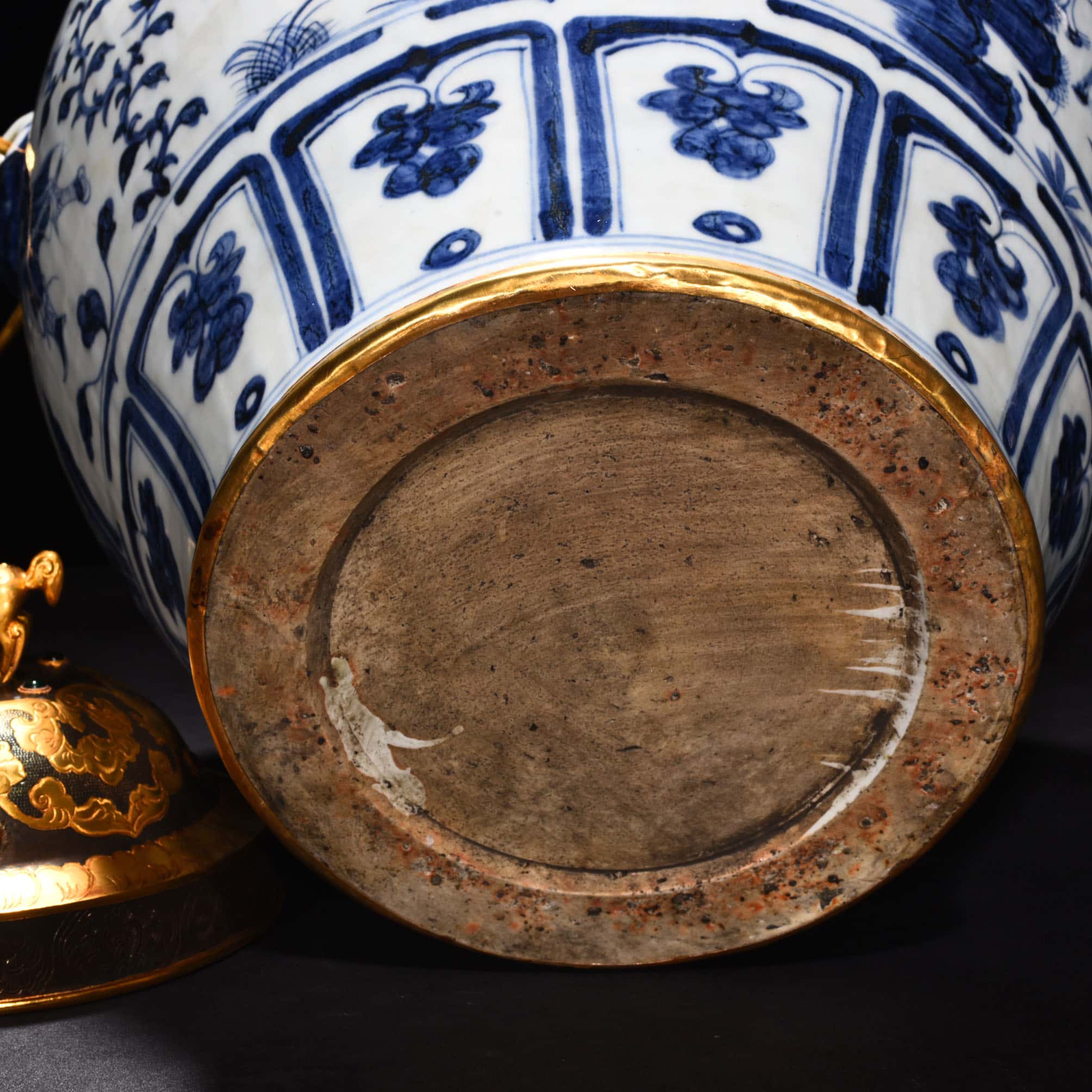 Yuan Dynasty blue and white figure pattern animal ear cover jar