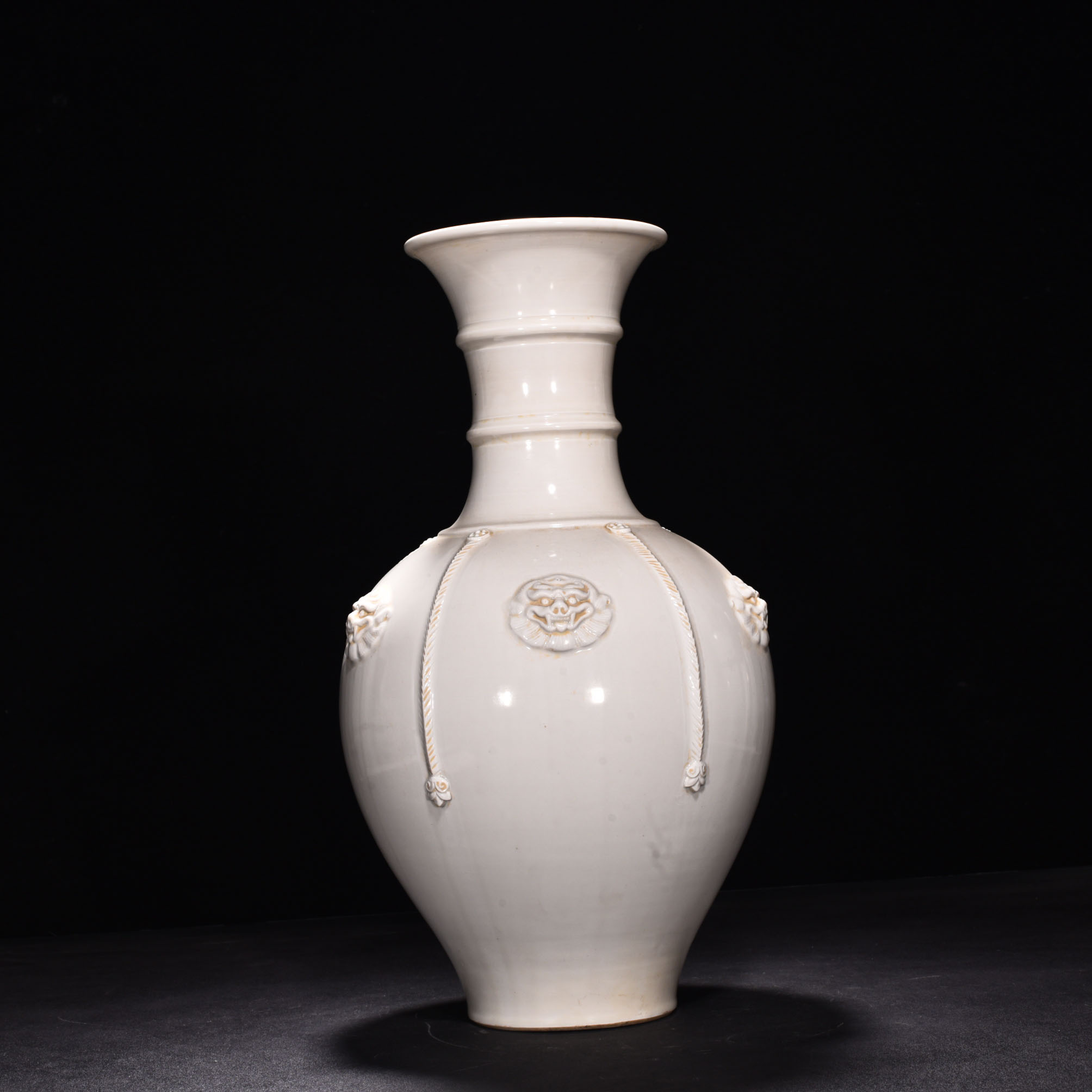 Tang Dynasty kiln white porcelain vase