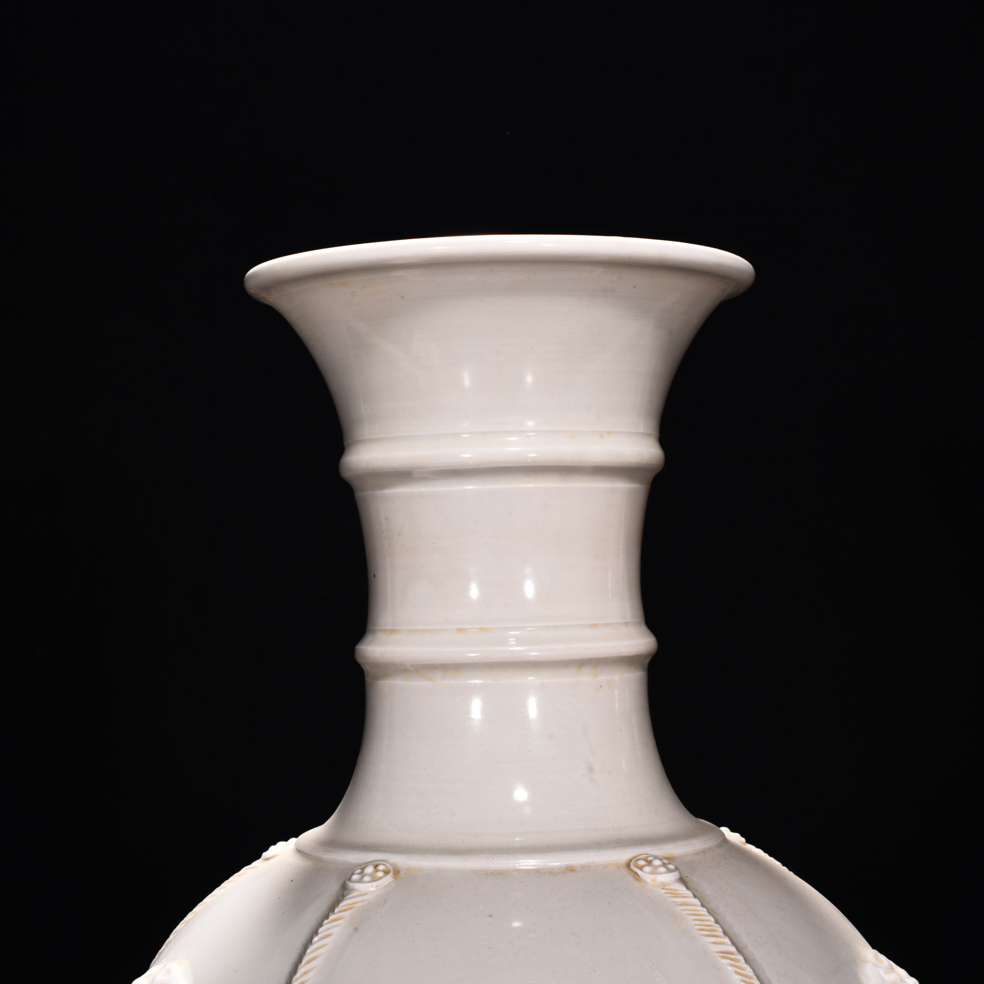 Tang Dynasty kiln white porcelain vase
