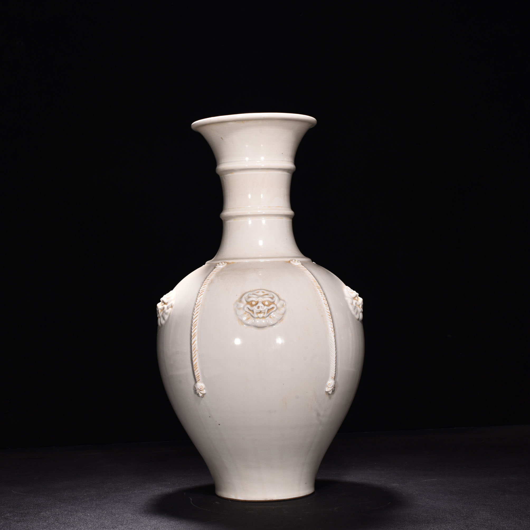 Tang Dynasty kiln white porcelain vase