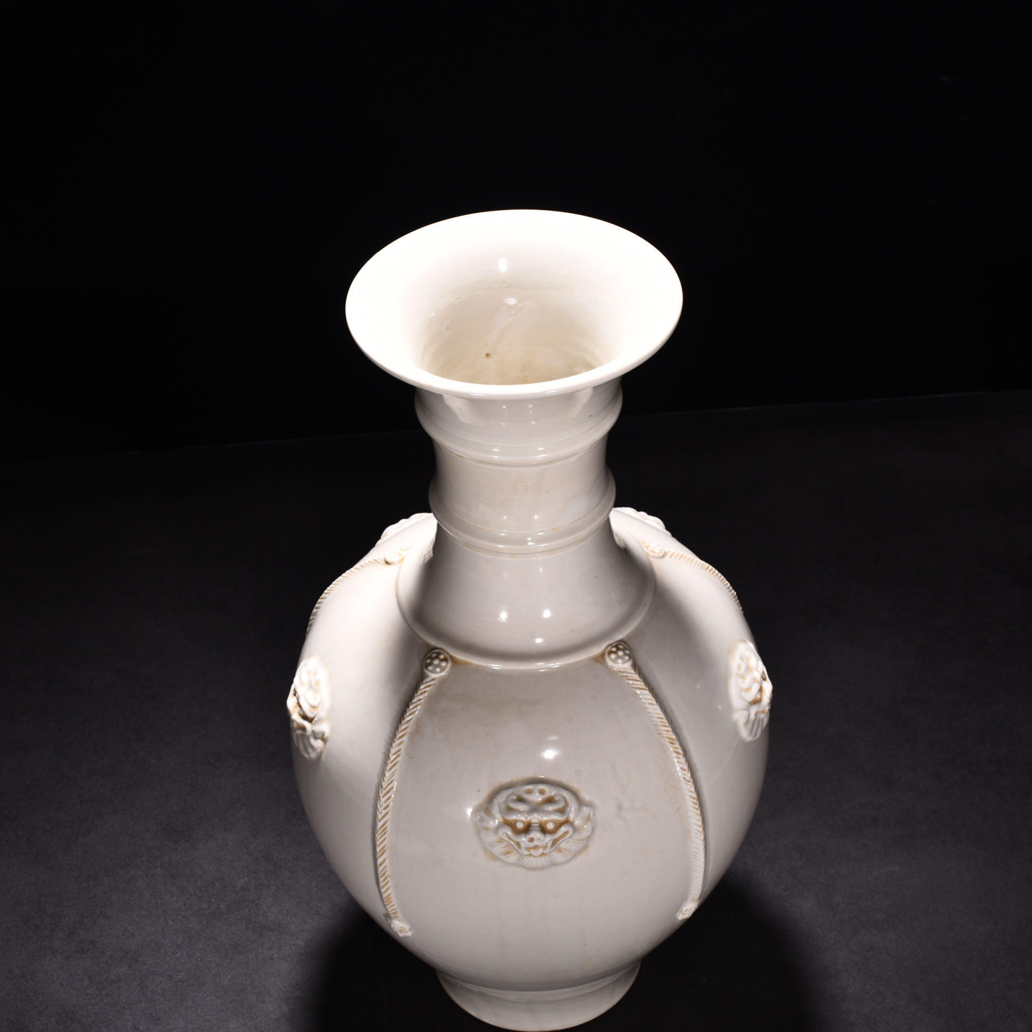 Tang Dynasty kiln white porcelain vase