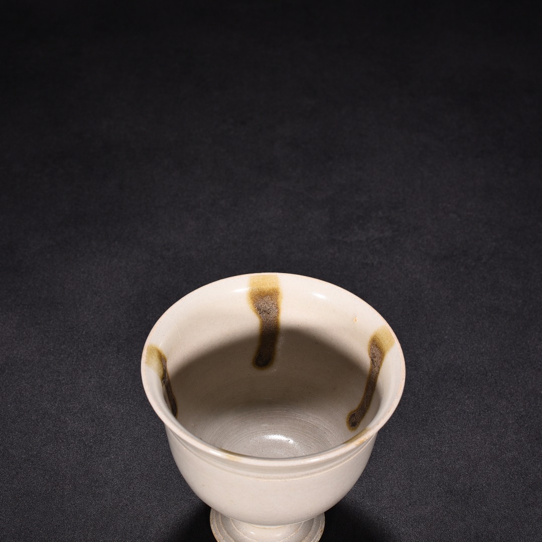 Tang Dynasty kiln white porcelain speckled cup