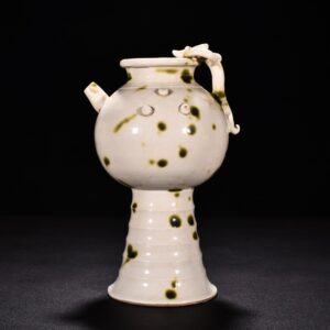 Tang Dynasty kiln white porcelain green glaze pot