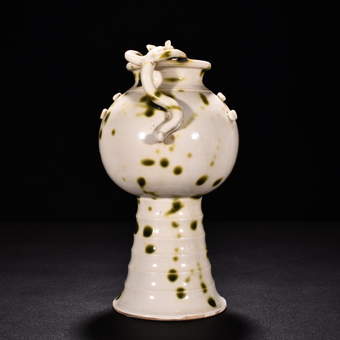 Tang Dynasty kiln white porcelain green glaze pot