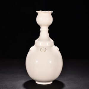Tang Dynasty kiln white porcelain flower pattern vase