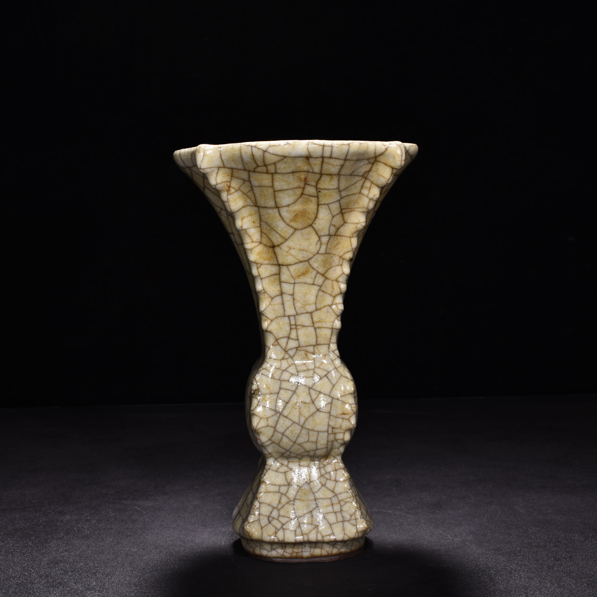 Song Dynasty kiln ge halberd flower goblet vase