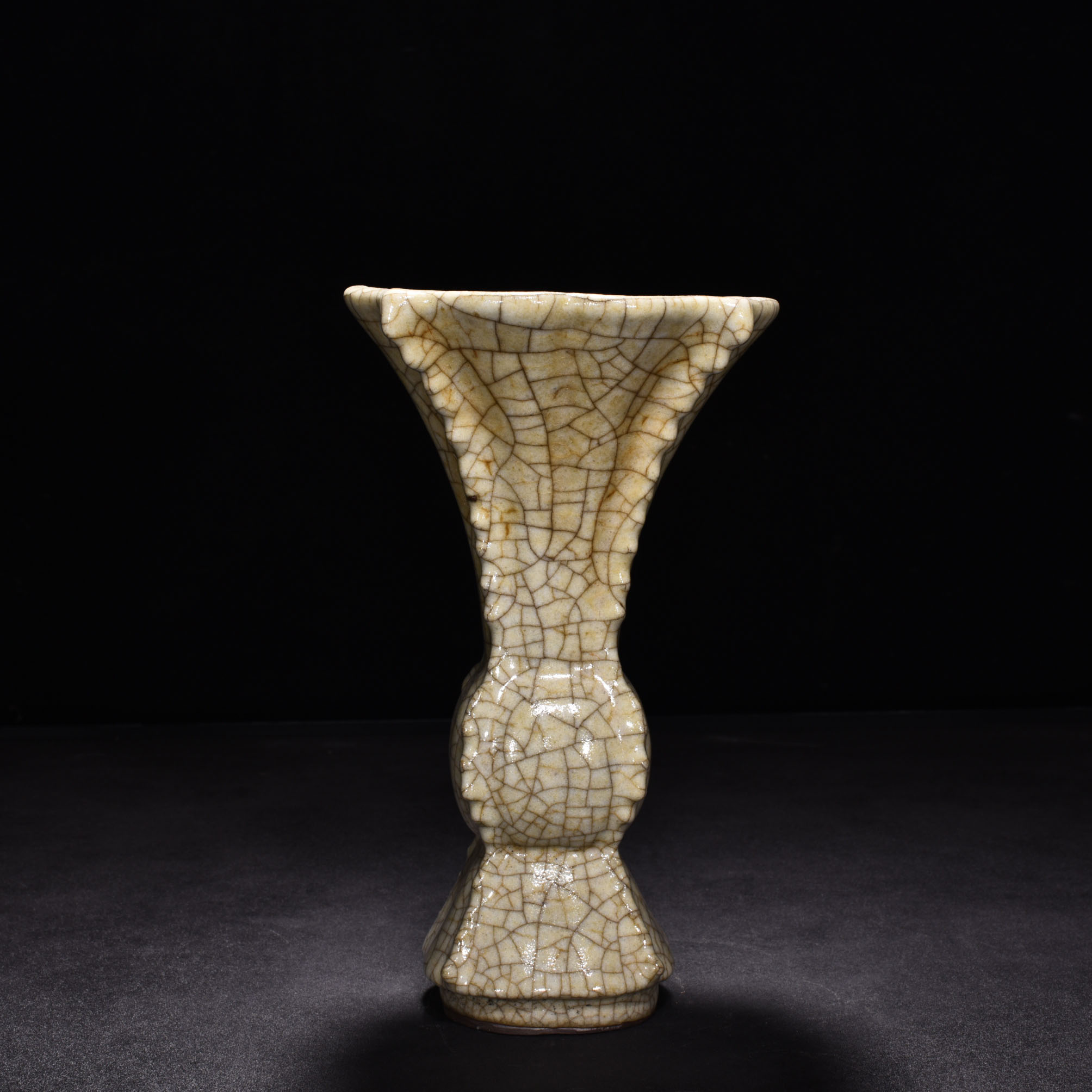 Song Dynasty kiln ge halberd flower goblet vase