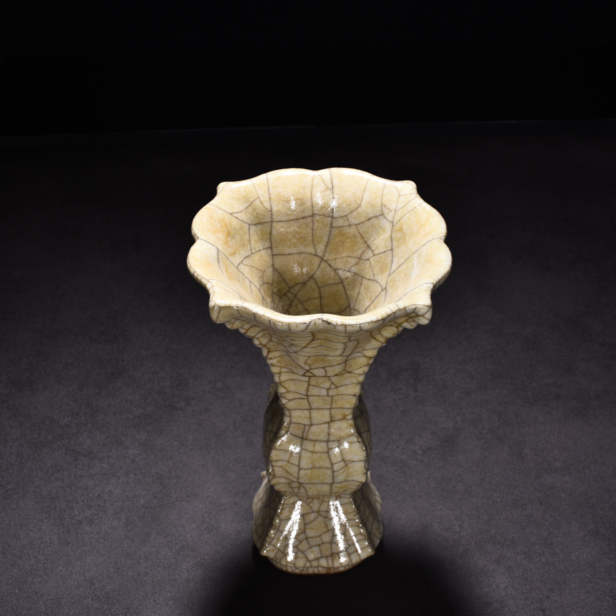 Song Dynasty kiln ge halberd flower goblet vase