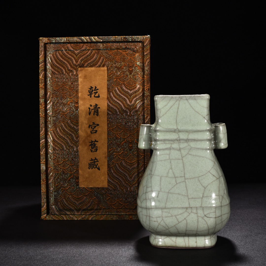 Song Dynasty kiln gray celadon glazed dazzling vase