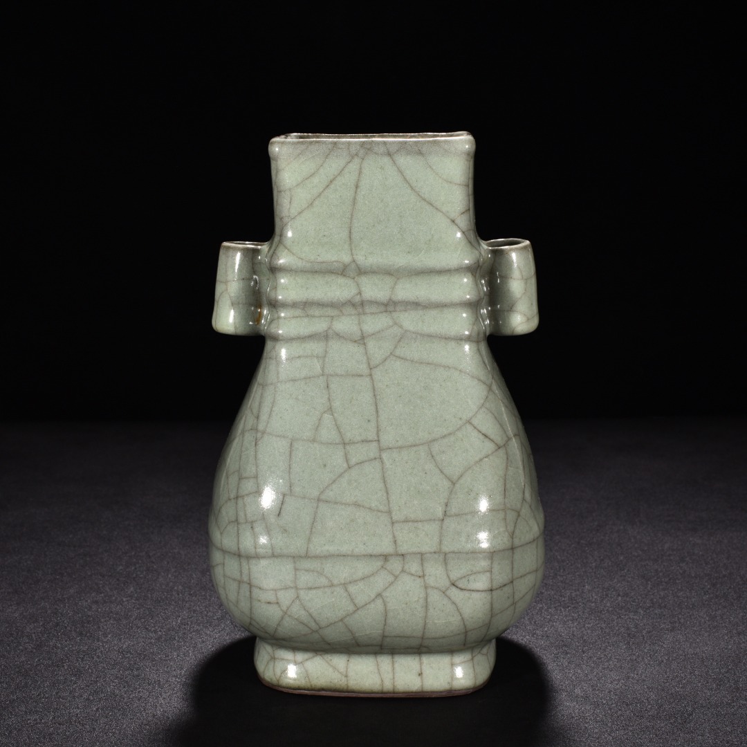 Song Dynasty kiln gray celadon glazed dazzling vase