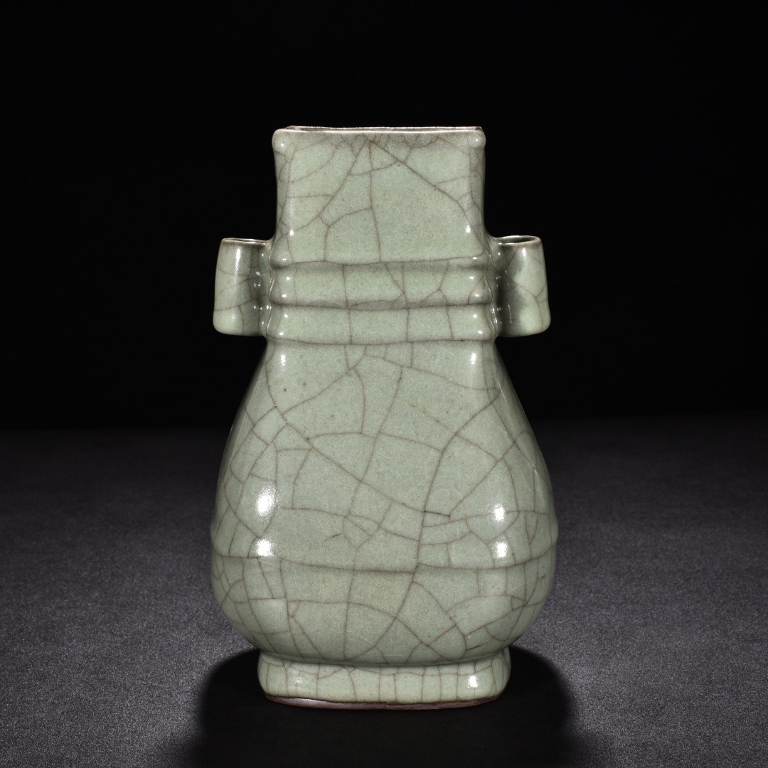 Song Dynasty kiln gray celadon glazed dazzling vase