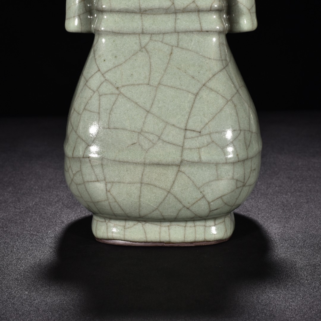 Song Dynasty kiln gray celadon glazed dazzling vase