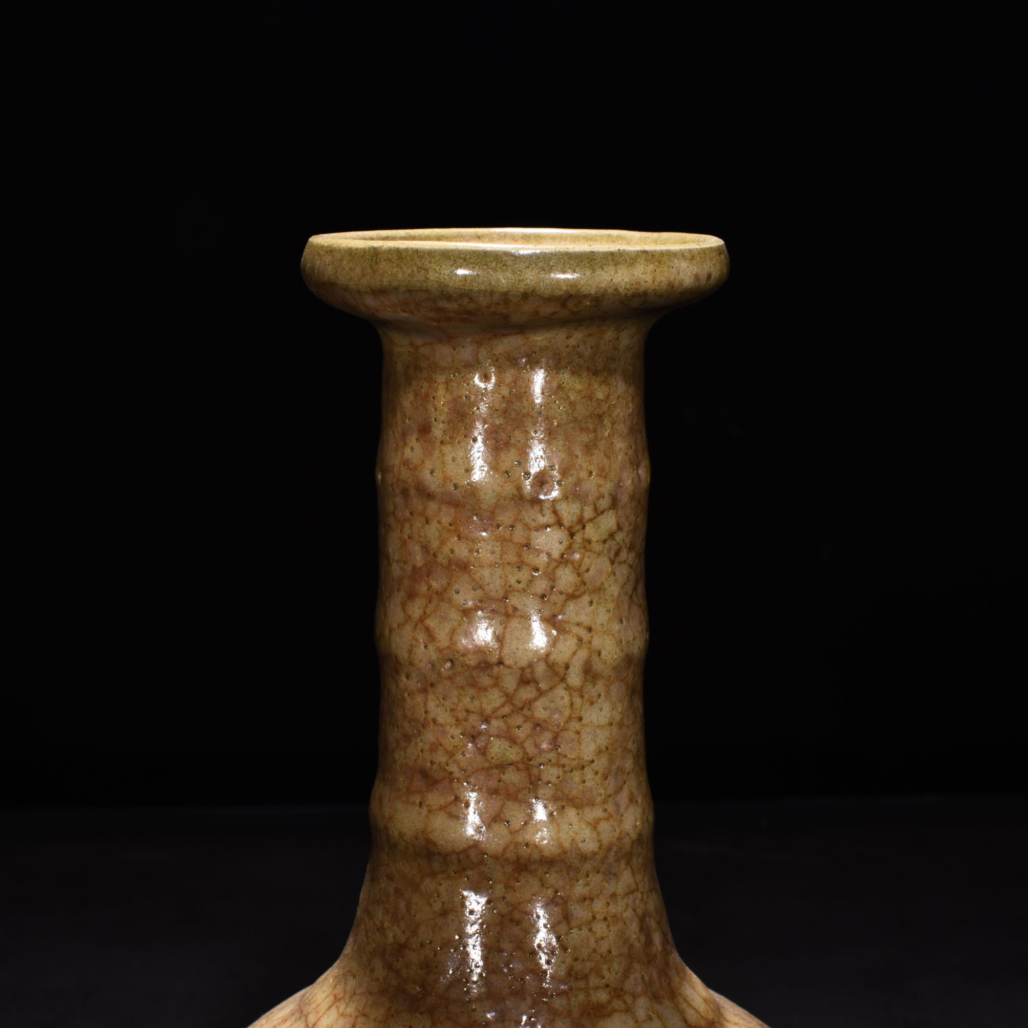 Song Dynasty kiln Ge beige glaze dazzling vase