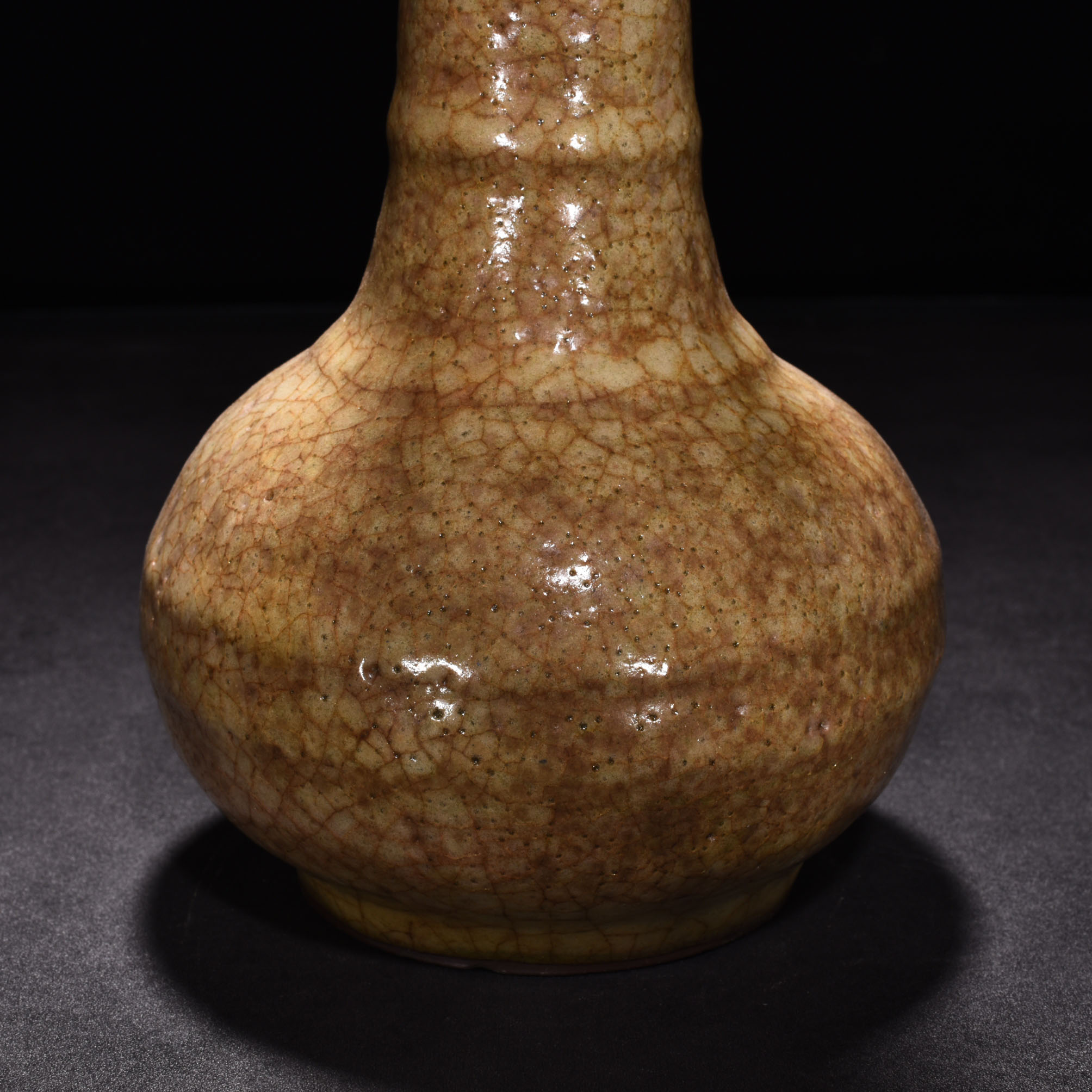 Song Dynasty kiln Ge beige glaze dazzling vase