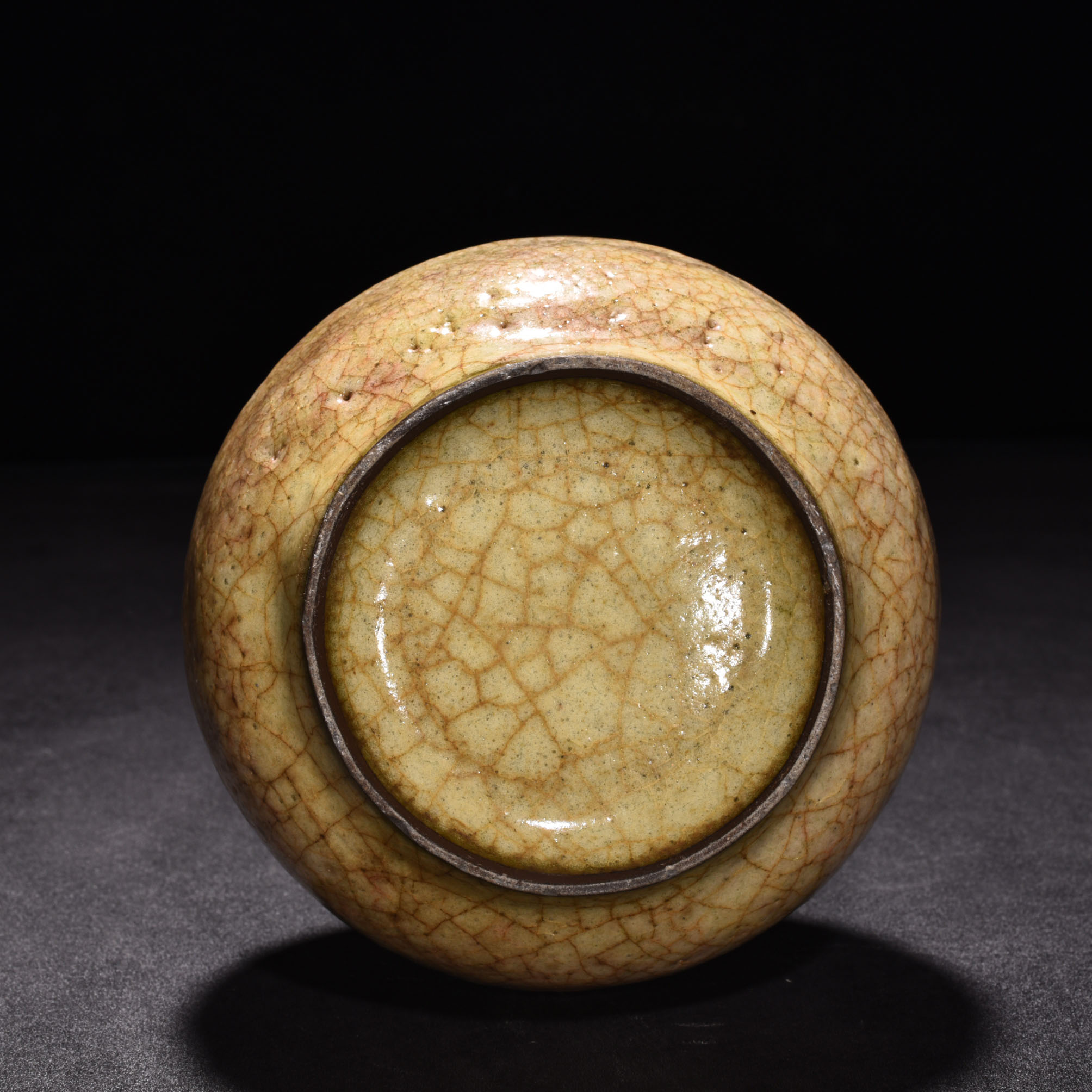 Song Dynasty kiln Ge beige glaze dazzling vase