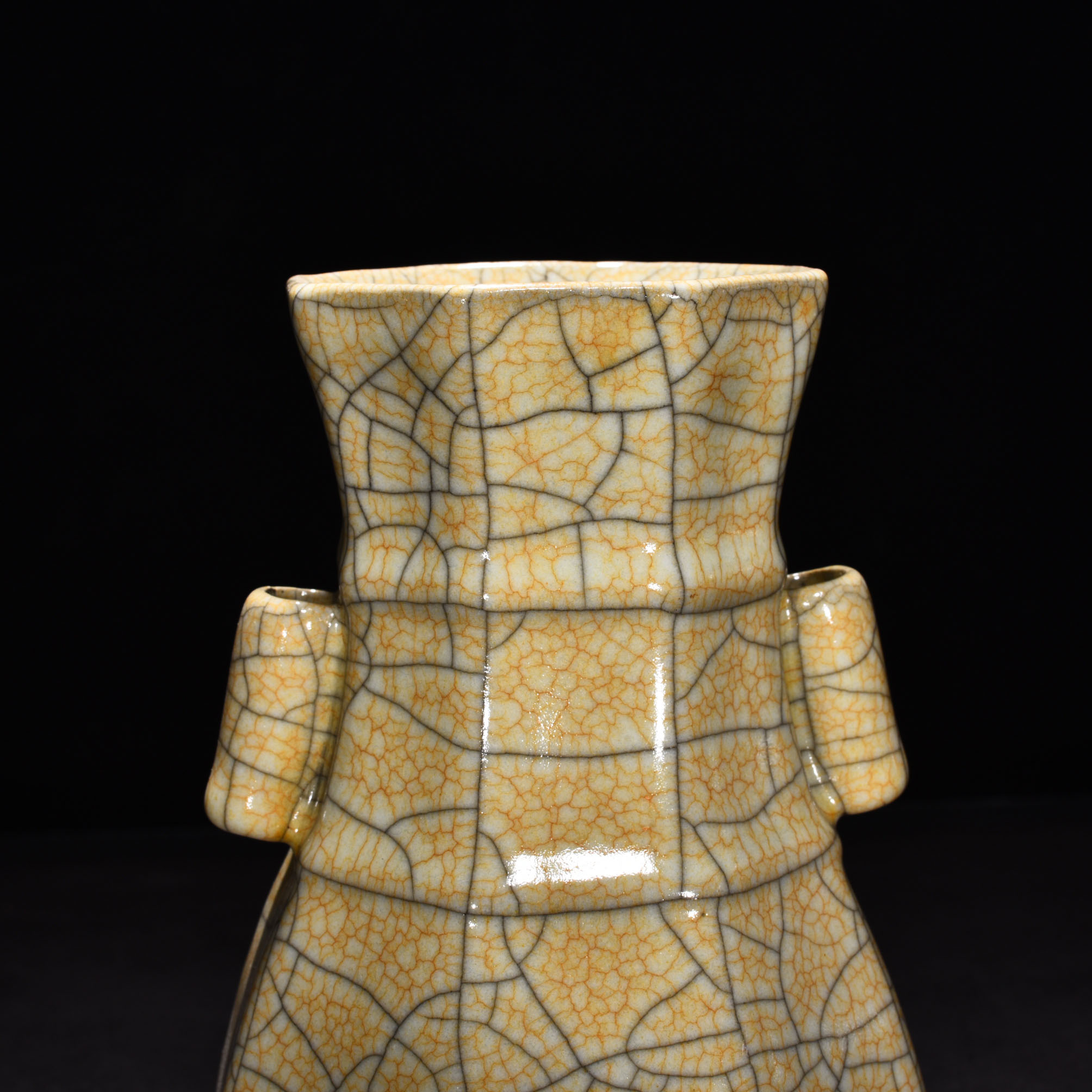 Song Dynasty kiln beige glazed octagonal ear vase
