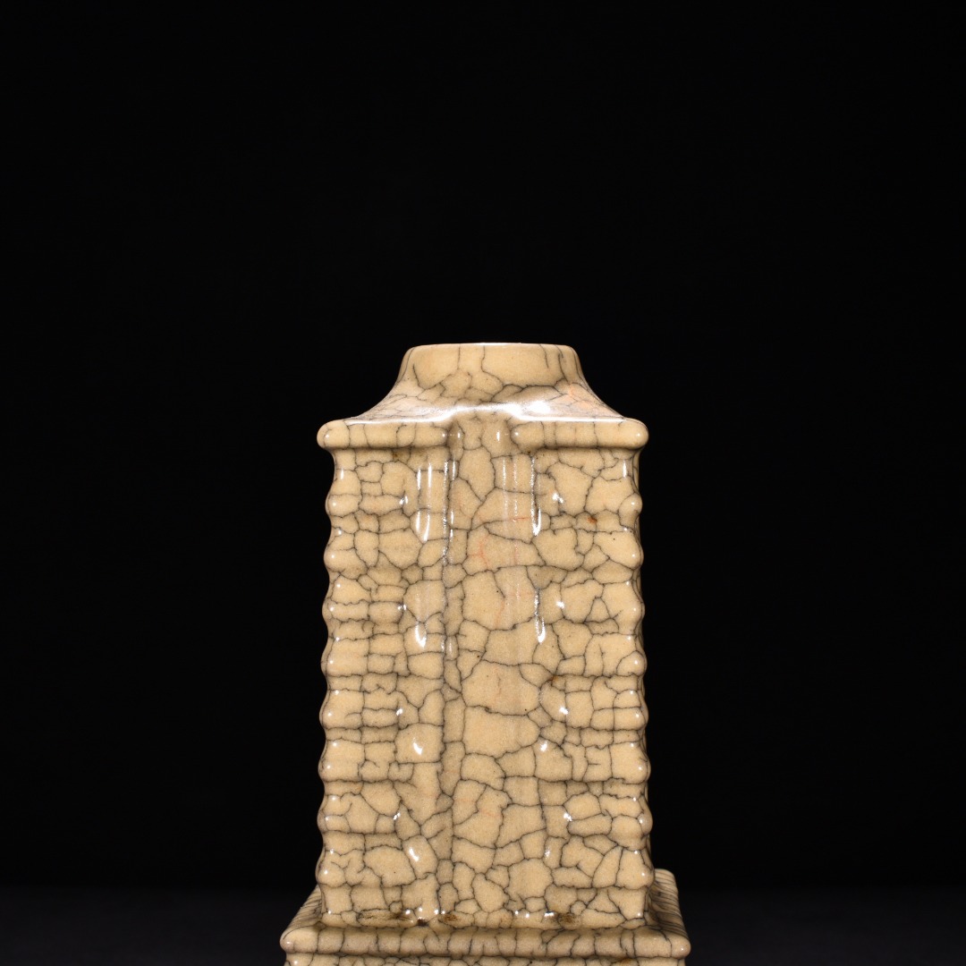 Song Dynasty kiln beige glazed pagoda vase