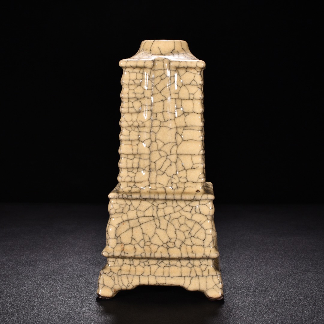 Song Dynasty kiln beige glazed pagoda vase