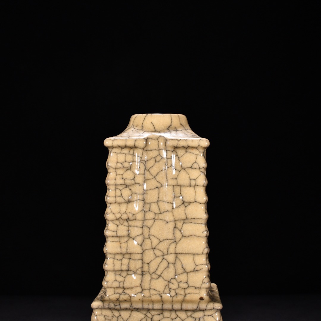 Song Dynasty kiln beige glazed pagoda vase