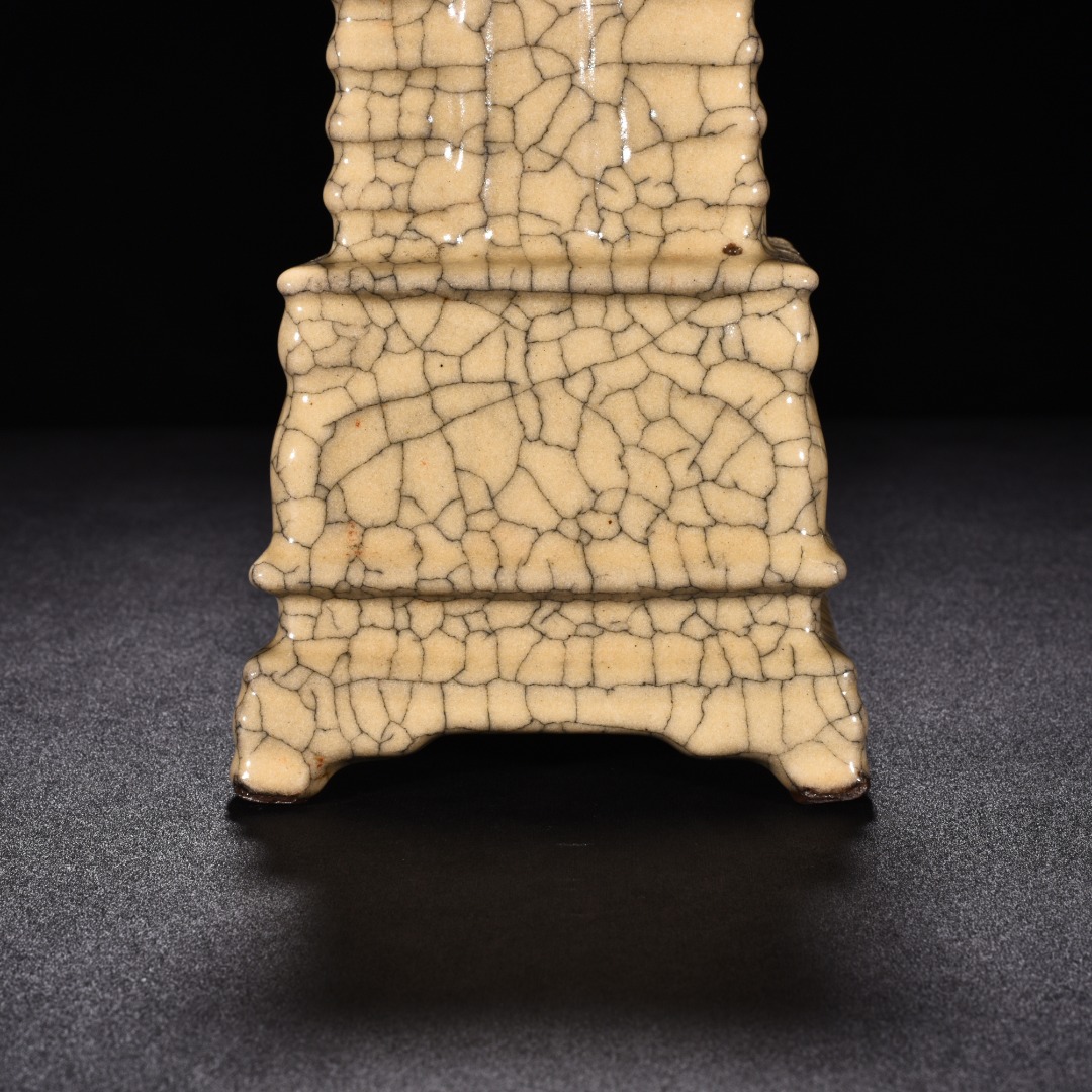 Song Dynasty kiln beige glazed pagoda vase