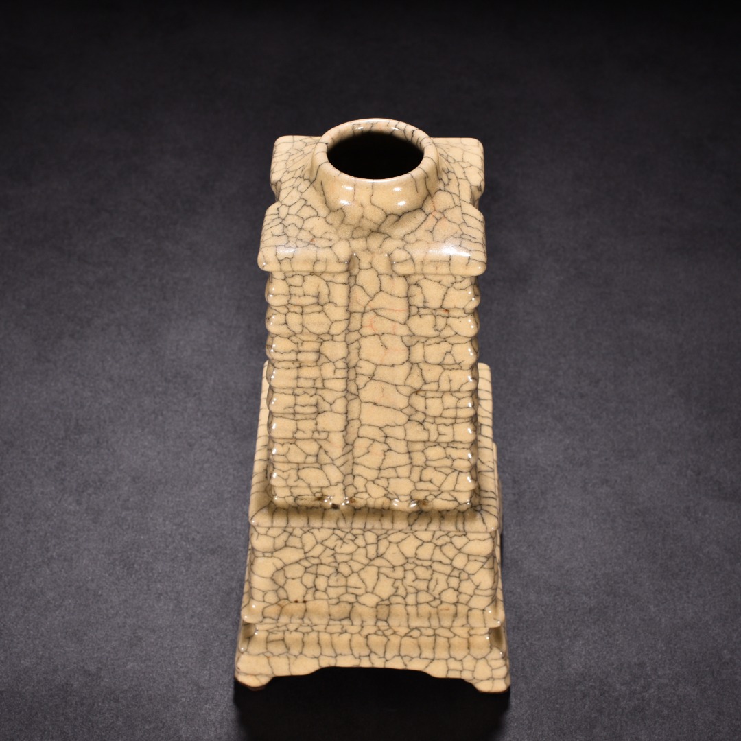 Song Dynasty kiln beige glazed pagoda vase