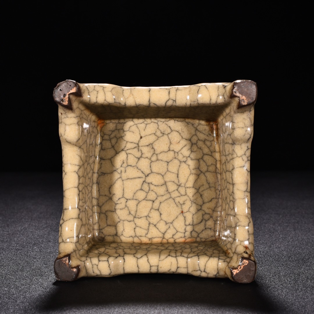 Song Dynasty kiln beige glazed pagoda vase