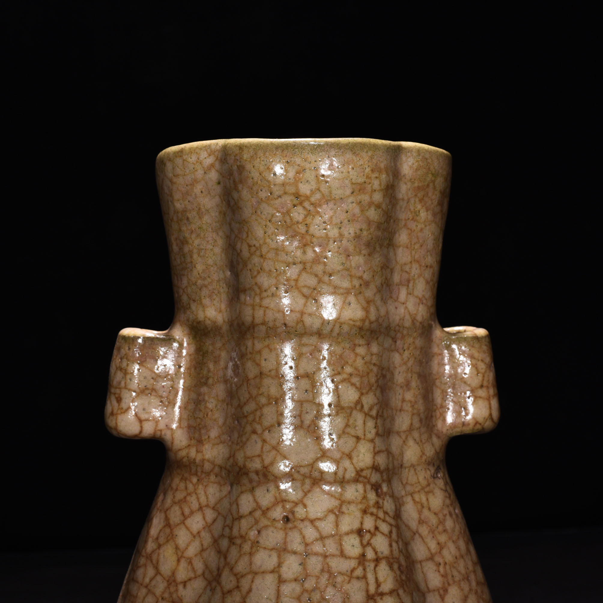 Song Dynasty Kiln Beige glazed Begonia style vase