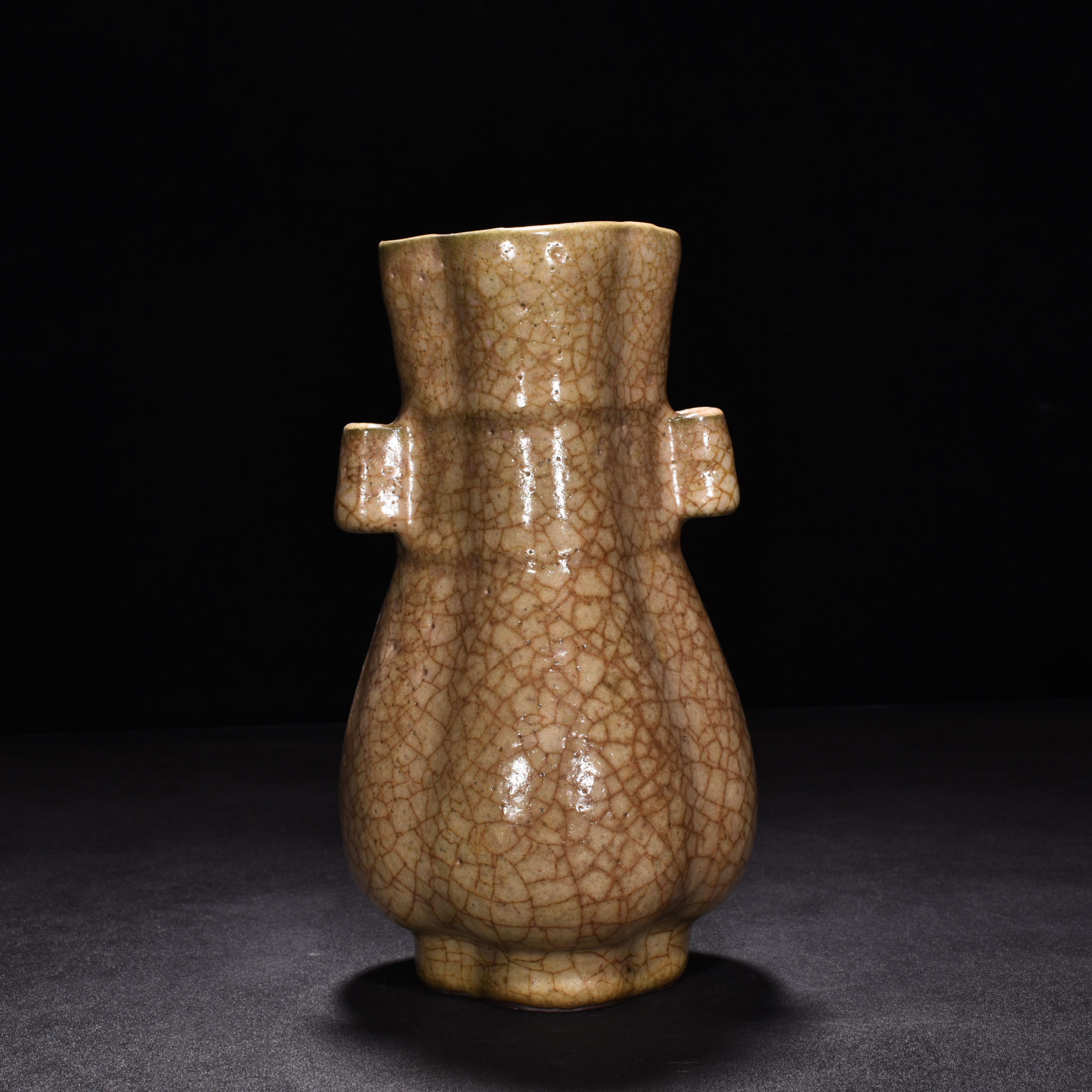 Song Dynasty Kiln Beige glazed Begonia style vase