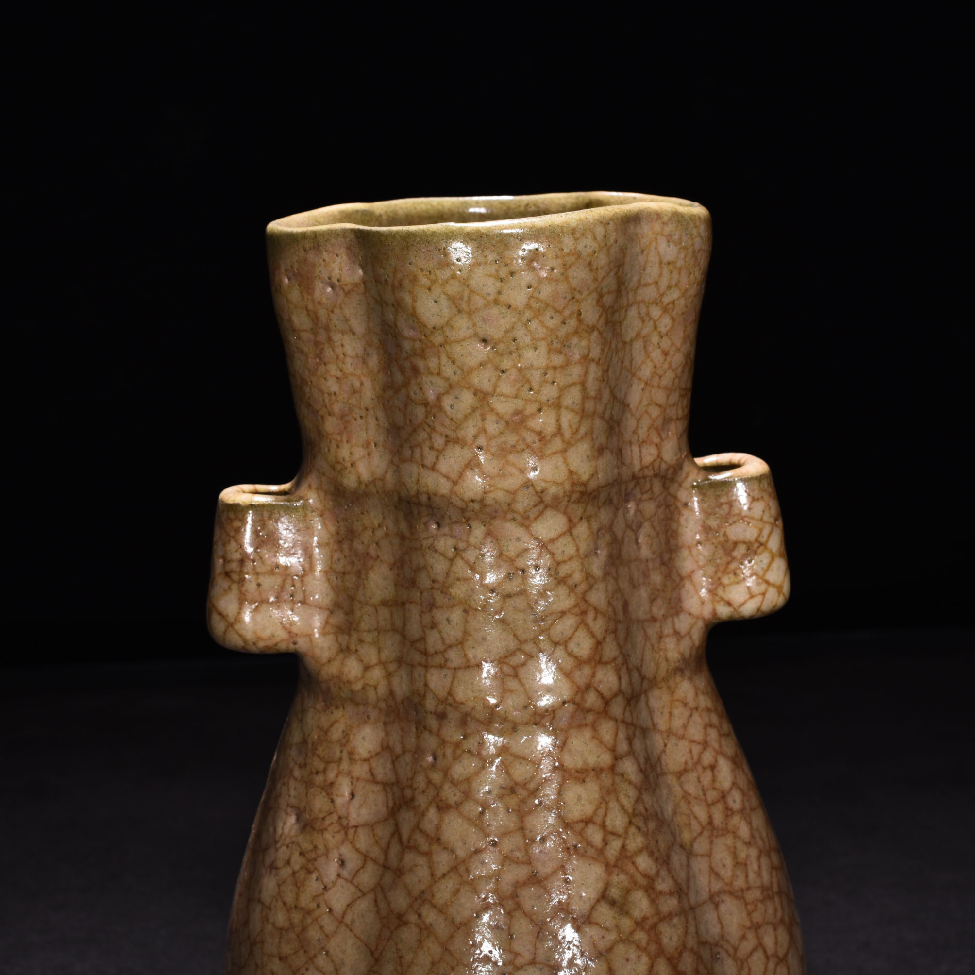 Song Dynasty Kiln Beige glazed Begonia style vase