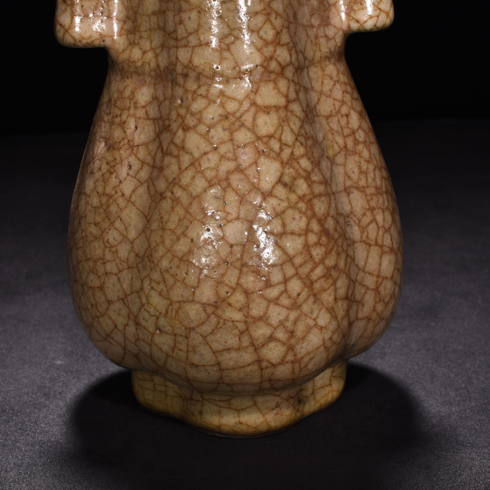 Song Dynasty Kiln Beige glazed Begonia style vase